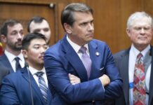 EE. UU. inicia el proceso para revocar la ciudadanía a 12 personas