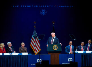 Comisión de libertad religiosa de Trump pretende eliminar la separación Iglesia-Estado