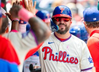 Schwarber pega 2 jonrones, Filis vencen 6-0 a Rockies y mejoran a 10-3 con Mattingly Filis