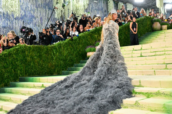 Beyoncé,-Bad-Bunny-y-Janelle-Monáe-se-toman-libertades-artísticas-en-la-Met-Gala-1