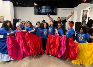 El orgullo puertorriqueño brilla a través de la juventud en el Philly Bomba Plena Cultural Center