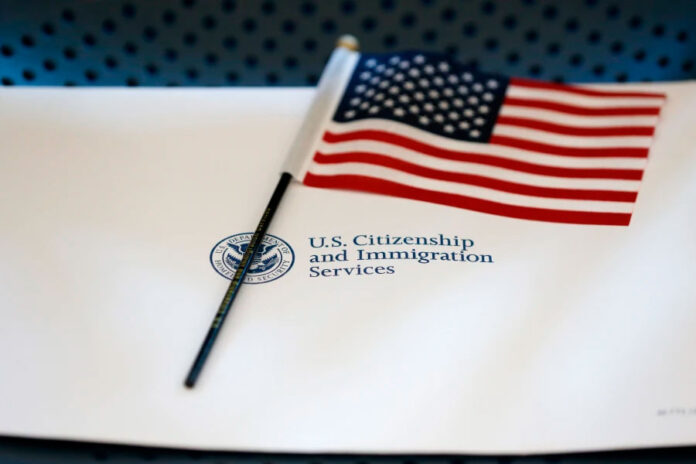 La-nueva-medida-migratoria-de-Trump-complica-el-camino-hacia-la-green-card
