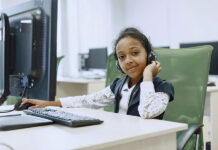 Some parents don’t want their kids to use tech at school. But districts are pushing back