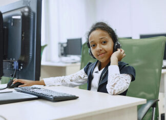 Some parents don’t want their kids to use tech at school. But districts are pushing back