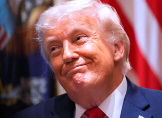 Juez se niega a bloquear orden de Trump para un censo electoral y limitar voto por correo