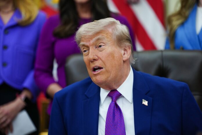 Jueza de Miami exige explicación a Trump por fondo millonario para compensar a sus aliados Trump