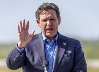 El gobernador de Florida promulga el nuevo mapa electoral que favorecería a republicanos