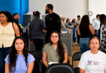 Comité 70 orienta a votantes latinos rumbo a las primarias del 19 de mayo