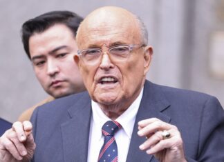 Exalcalde de Nueva York Rudy Giuliani está hospitalizado en condición crítica pero estable Rudy Giuliani