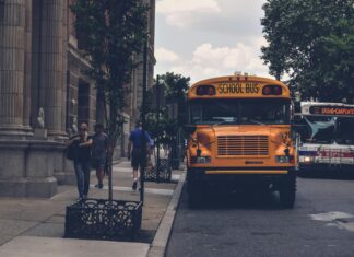 Se espera resistencia tras la aprobación de Junta de Educación de Filadelfia del cierre de 17 escuelas en medio de protestas y rechazo del Concejo Municipal