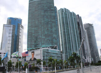 Colombianos lideran compra extranjera de vivienda en Florida ante incertidumbre electoral