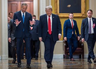 Trump tiene tensa reunión con senadores republicanos tras cancelar firma de proyecto de vivienda