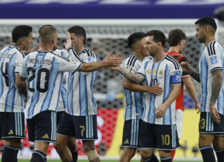 2-0. Messi agranda su leyenda y Argentina reserva plaza en dieciseisavos