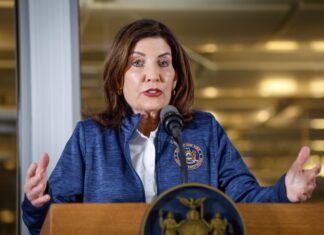 Nueva York demanda a la Administración Trump para defender leyes migratorias y policiales