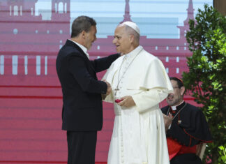 León XIV: La Iglesia, con sus aciertos y errores, quiere dialogar con el mundo actual