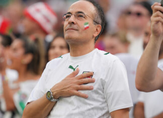 Protestas y una afición dividida marcan el estreno de Irán en el Mundial