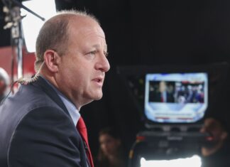 El Gobernador de Colorado veta ley que buscaba proteger a inmigrantes de abusos de agentes