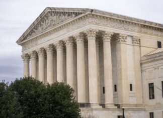 Tribunal Supremo de EE. UU. permite a Alabama usar el mapa electoral favorable a republicanos
