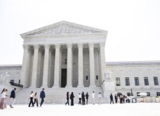 Poder presidencial, inmigración, elecciones y género: fallos clave del Supremo este curso