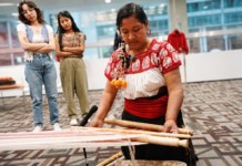 Avelina Martínez García honra la memoria y el arte indígena mexicano en Filadelfia