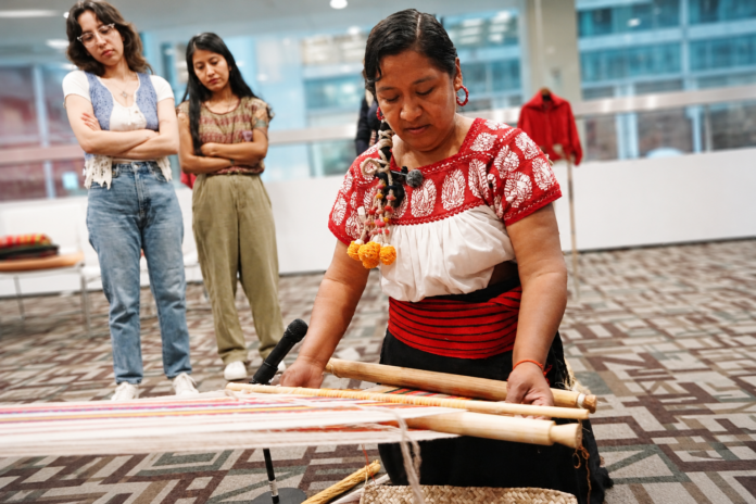 Avelina Martínez García honra la memoria y el arte indígena mexicano en Filadelfia 3