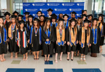 Doble logro: estudiantes de Esperanza Academy y Cyber se gradúan del Programa Early College