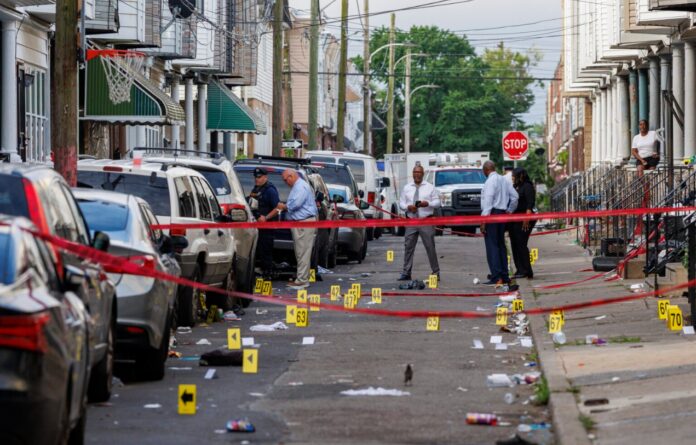 Filadelfia amplía las subvenciones comunitarias mientras continúan disminuyendo los homicidios 1