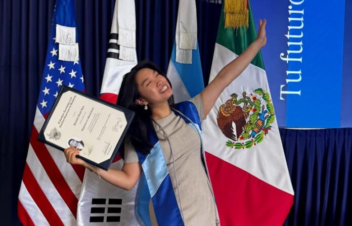 PRISCILA KIM EN SU GRADUACION EN INGENERIA MECATRONICA