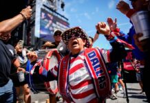 Un flotante, Motley Crue y mercancía: los FansFests llevan el Mundial fuera de los estadios Mundial