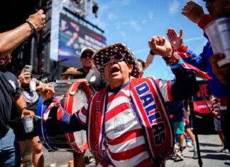 Un flotante, Motley Crue y mercancía: los FansFests llevan el Mundial fuera de los estadios Mundial
