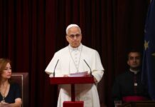 Pope’s historic speech to Spain’s parliament demands respect for migrants and gets 7-minute ovation