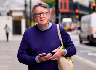 Un nuevo lote de archivos de Mandelson, amigo de Epstein, trae más malas noticias para Starmer