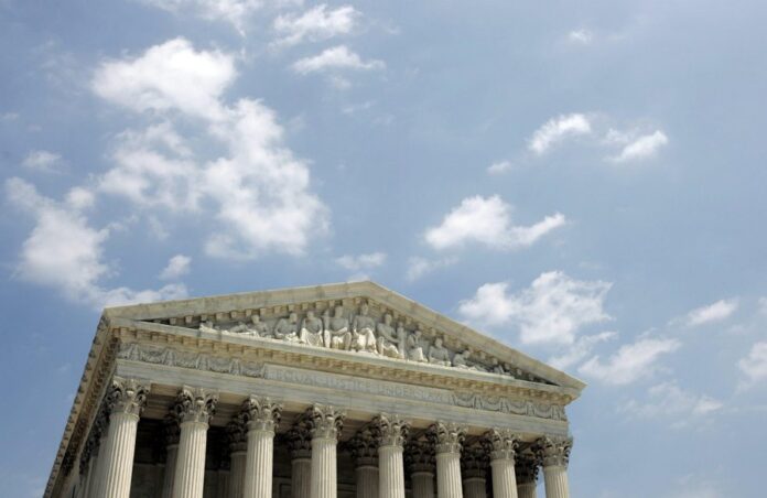 Fallos pendientes del Supremo de EE.UU. decidirán el futuro de políticas clave para Trump