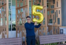 Hijo de inmigrantes mexicanos logra admisión en 49 universidades de EE. UU.