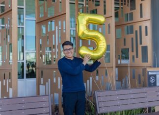 Hijo de inmigrantes mexicanos logra admisión en 49 universidades de EE. UU.