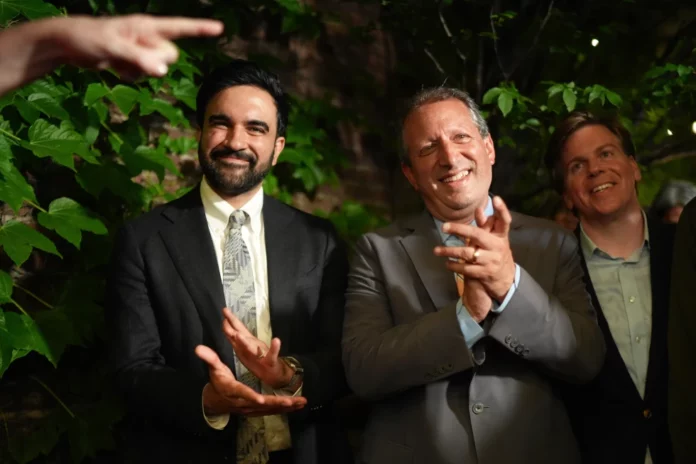 Barrida electoral en Nueva York de críticos de Israel pone en aprietos a los demócratas