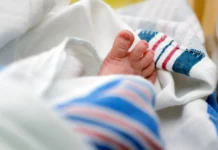Mortalidad infantil en EE. UU. alcanza mínimo histórico, pero aún supera la de países similares