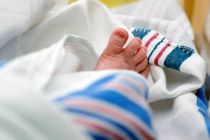 Mortalidad infantil en EEUU alcanza mínimo histórico, pero aún supera la de países similares