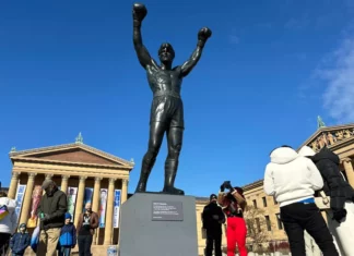 Aficionados brasileños en el Mundial saben bien que no deben vestir la estatua de Rocky