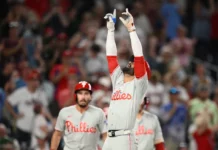 Derek Hill pega jonrón emergente de 2 carreras en la 9na y Filis vencen 5-4 a Nacionales