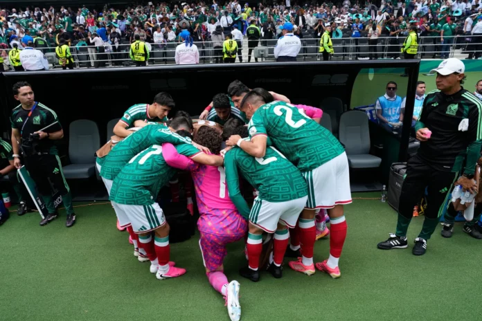 La apuesta juvenil de Javier Aguirre hace sonreír a México en el Mundial