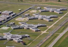 El ICE relaja normas de detención para “reducir la carga” a contratistas