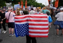 El orgullo de los estadounidenses por la historia y la democracia de su país ha caído, según sondeos