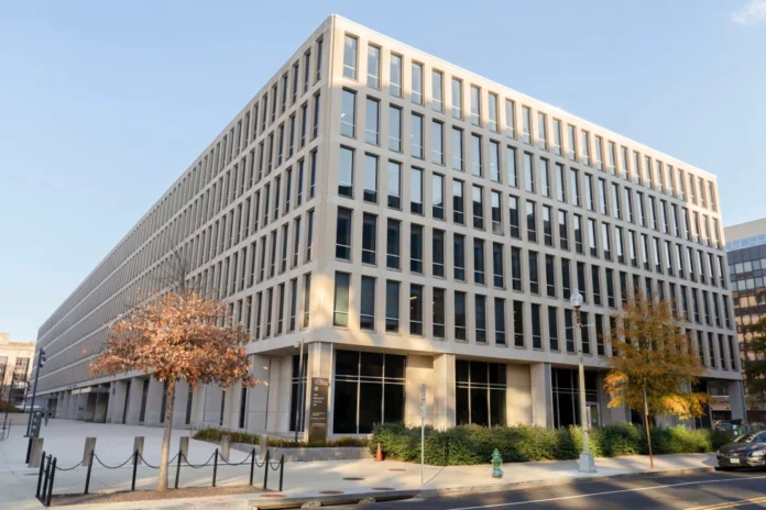 Trump traslada facultades del Departamento de Educación a otras entidades
