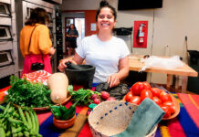 Raíces mexicanas florecen en curso de justicia alimentaria en Filadelfia