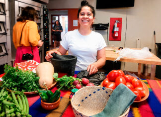 Raíces mexicanas florecen en curso de justicia alimentaria en Filadelfia