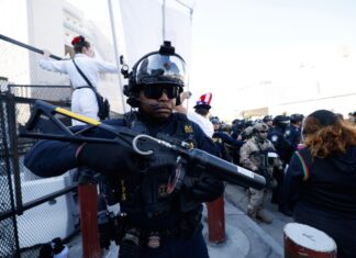 Gobierno de EE. UU. compra 2 centros de detención en California a empresa privada de prisiones