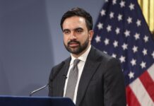 Mamdani reclama a Trump protección migratoria a venezolanos en visita a centro de donación