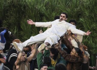 El espectáculo de Bad Bunny del Super Bowl recibe nueve nominaciones en los premios Emmy Bad Bunny