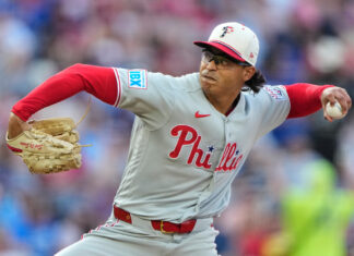 Luzardo domina con 9 ponches y los Filis aplastan 6-1 a los Reales con 3 jonrones
